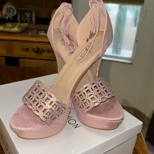 NIB Siegler Fashion Pink and Silver Glitter Heels